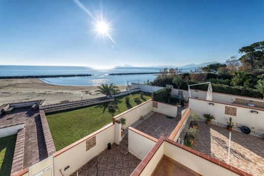 Apartment / Etagenwohnung in Formia, Provincia di Latina