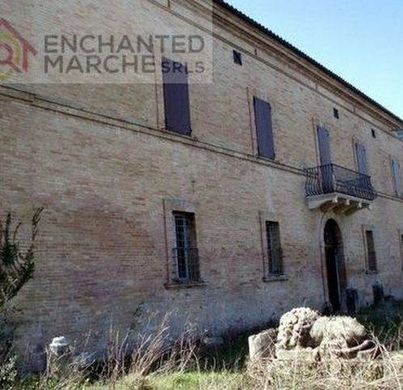 Villa a Matelica, Macerata