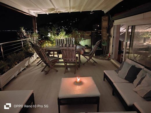 Penthouse Finale Ligure, Savona ilçesinde