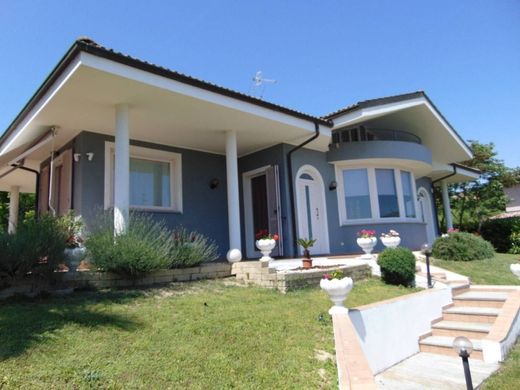 Villa in Nizza Monferrato, Provincia di Asti