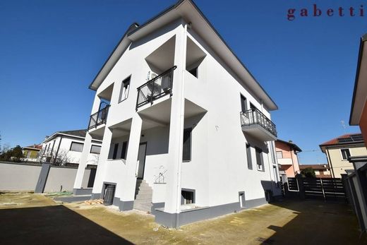 Villa in Robecco sul Naviglio, Milan