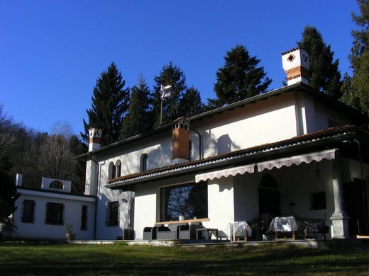 Villa Castelletto Sopra Ticino, Novara ilçesinde