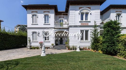 Villa in Gallarate, Provincia di Varese