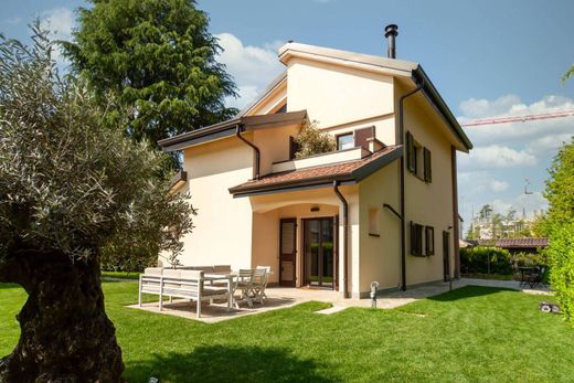 Villa a Vimercate, Monza e Brianza