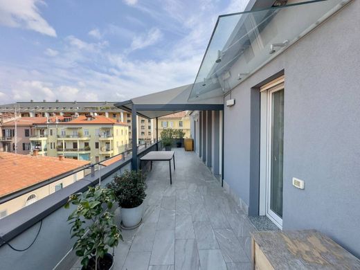 Penthouse Bergamo, Bergamo ilçesinde