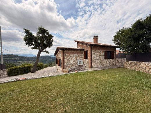 Villa Mompeo, Rieti ilçesinde