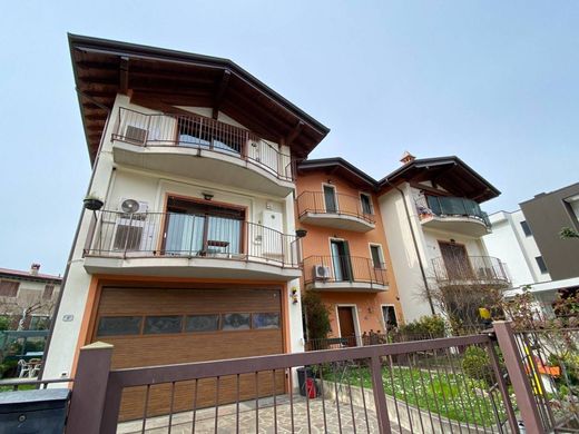 Appartement in Pisogne, Provincia di Brescia