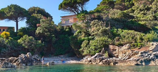 Apartment / Etagenwohnung in Rio Marina, Provincia di Livorno