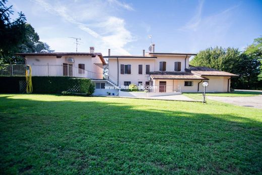 Villa in Solferino, Province of Mantua