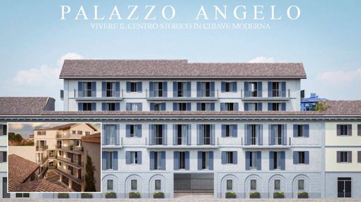 Apartment / Etagenwohnung in Saronno, Provincia di Varese