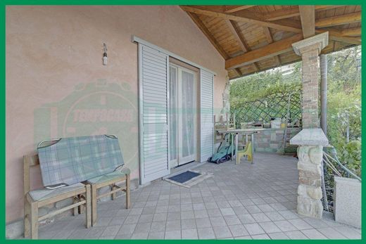 빌라 / Varese, Provincia di Varese