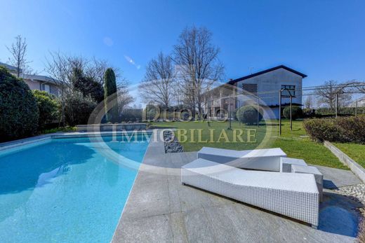 Villa in Mazzano, Provincia di Brescia