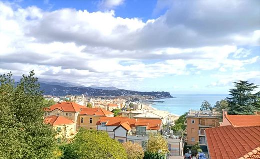 Villa Albisola Marina, Savona ilçesinde