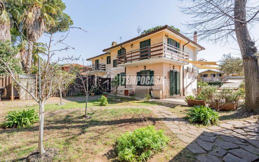 Villa in Ladispoli, Rome