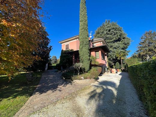 Villa - Fenegrò, Provincia di Como