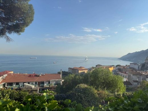 Villa Vietri sul Mare, Salerno ilçesinde