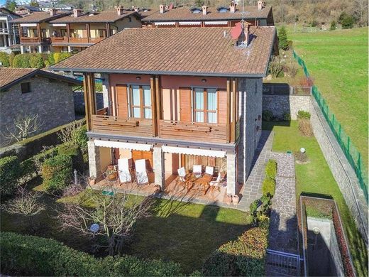 Villa a Clusone, Bergamo