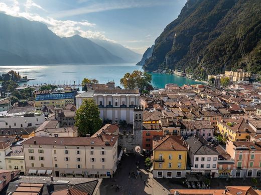 Riva del Garda, Provincia autonoma di Trentoのアパートメント