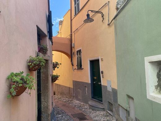 Casa di lusso a Borgio, Savona