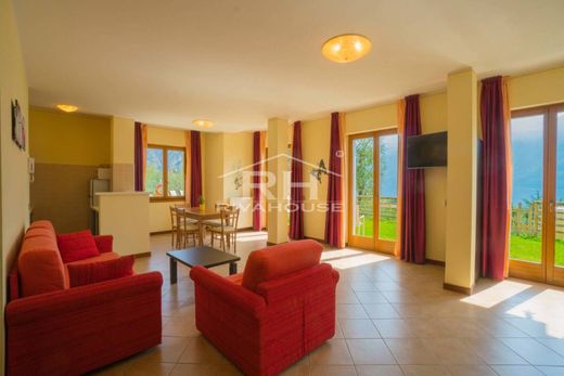 Villa in Tremosine, Provincia di Brescia