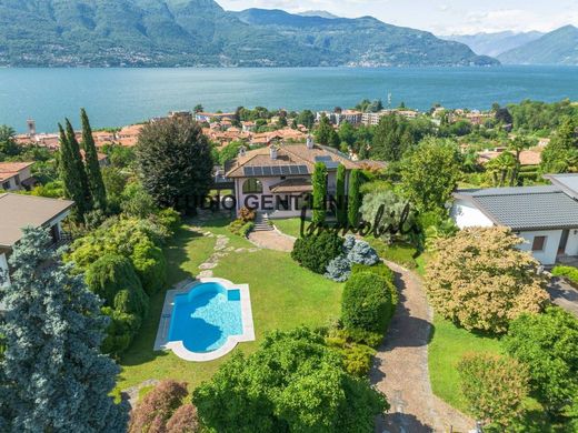Villa in Porto Valtravaglia, Provincia di Varese