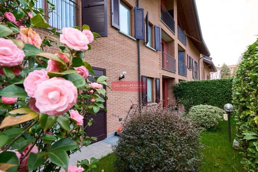 Apartment / Etagenwohnung in Monza, Provincia di Monza e della Brianza