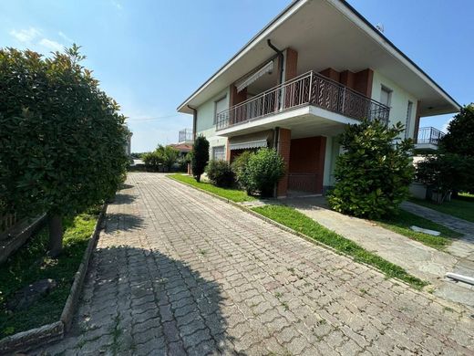 Villa a Savigliano, Cuneo