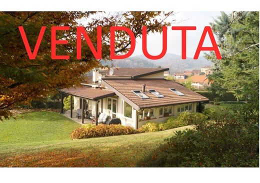 Villa in Pino Torinese, Turin