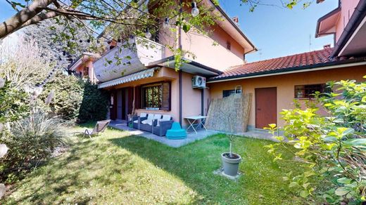 Villa - Cornaredo, Milão