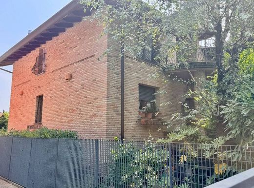 Villa in Paderno Dugnano, Milan