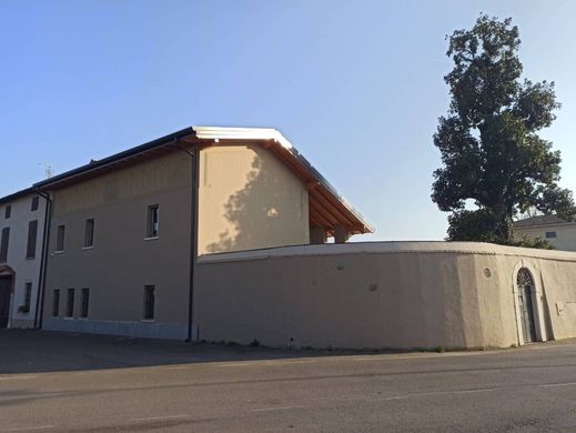 Villa in Montichiari, Provincia di Brescia