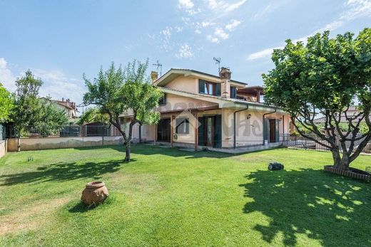 Villa in Ciampino, Rome