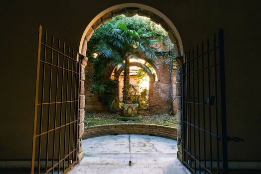 Apartment / Etagenwohnung in Verona, Provincia di Verona