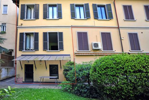 منزل مسطّب متراص ﻓﻲ ميلانو, Città metropolitana di Milano