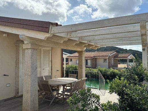 别墅  Trinità d'Agultu e Vignola, 萨萨里省