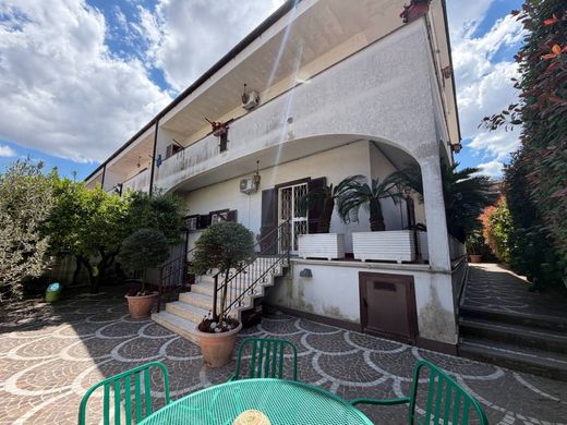 Villa in Mugnano di Napoli, Naples