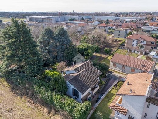 Villa in Macherio, Province of Monza and Brianza