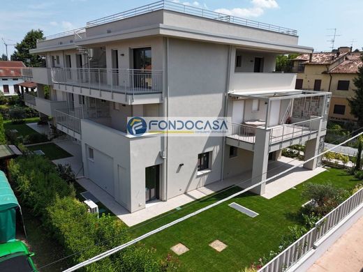 套间/公寓  Desenzano del Garda, 布雷西亚省