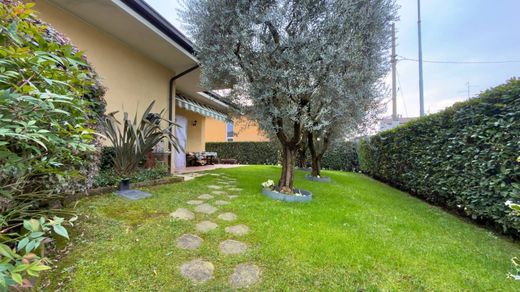 Villa in Castegnato, Provincia di Brescia