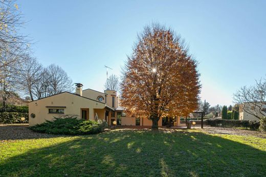 Villa a Besana in Brianza, Monza e Brianza