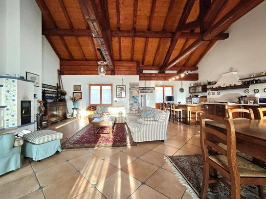 Элитный дом, Ivano-Fracena, Provincia autonoma di Trento