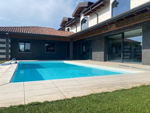 Villa in Certosa di Pavia, Provincia di Pavia