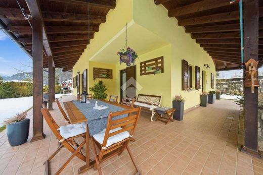 Villa a Vallarsa, Trento