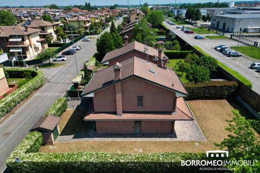Villa in Dresano, Milan