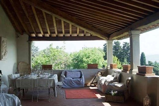 Apartment / Etagenwohnung in Fiesole, Florenz