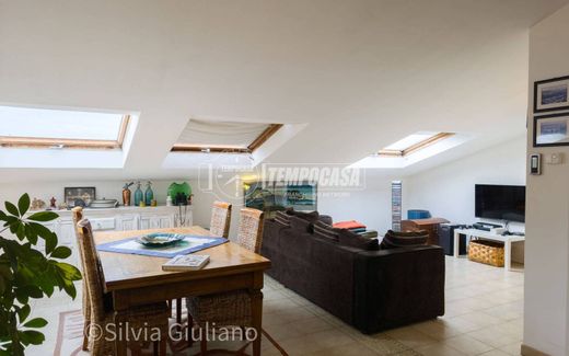 Villa a Viareggio, Lucca