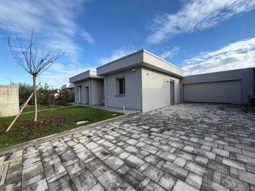 Villa in Cremona, Provincia di Cremona