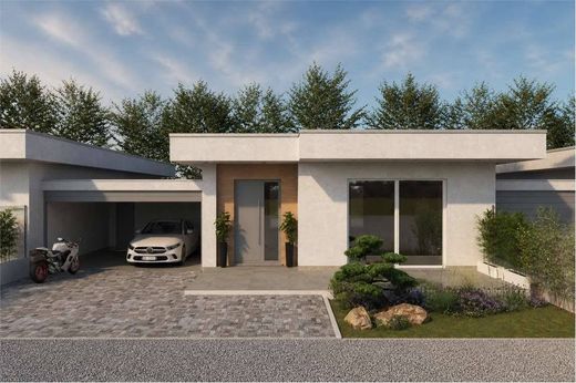 Villa in Gerenzano, Provincia di Varese