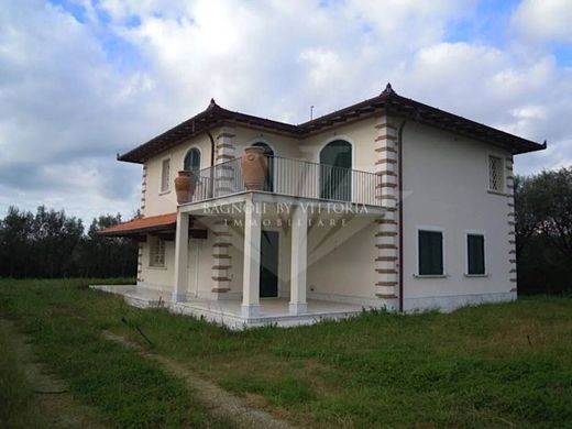 Villa a Pietrasanta, Lucca