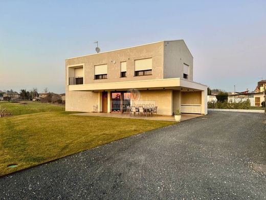 Luxe woning in Sarego, Provincia di Vicenza